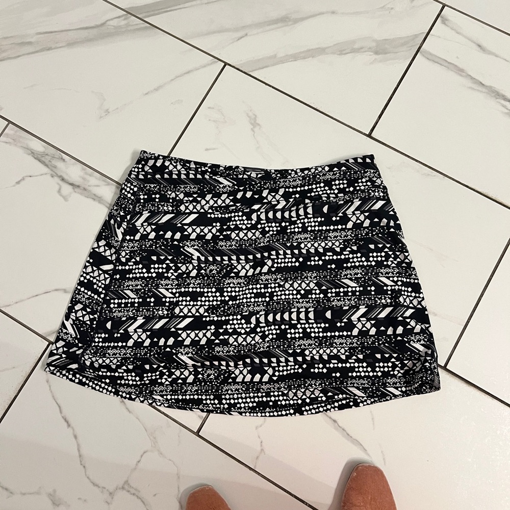 Title nine Black and White Mini Skater Skorts